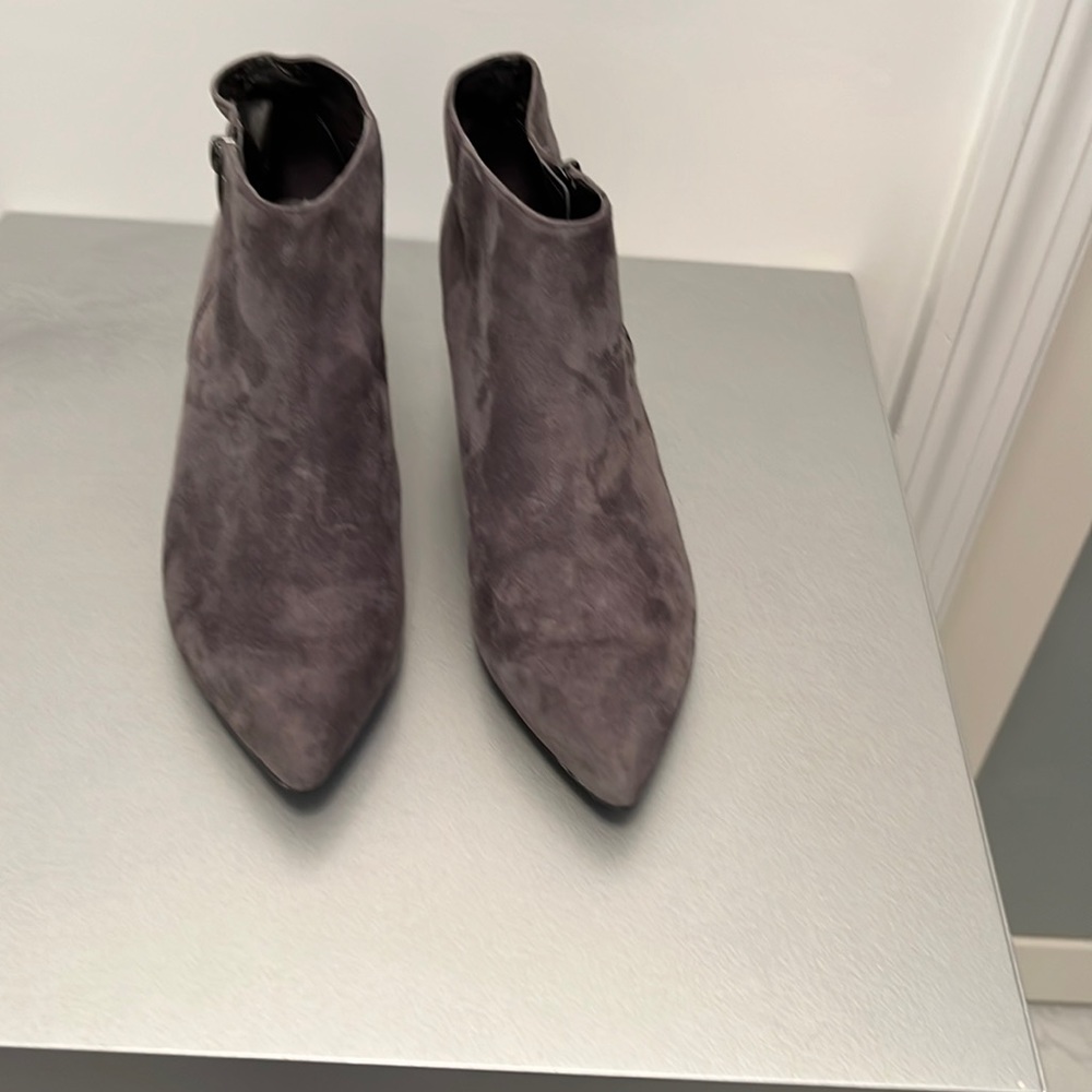 Enzo Angiolini gray suede booties, size 9M USED